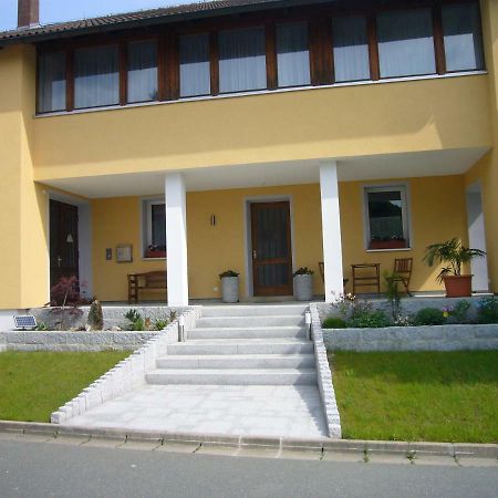 Ferienwohnung Im Alten Schulhaus - Keine Monteure Plech Exterior photo