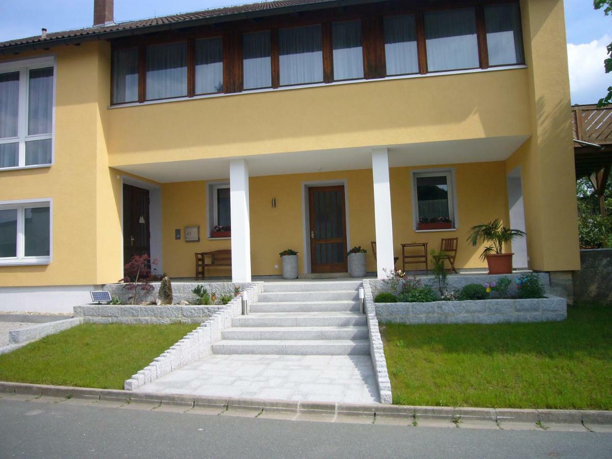 Ferienwohnung Im Alten Schulhaus - Keine Monteure Plech Exterior photo
